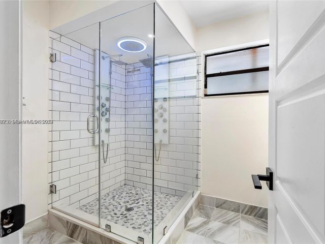 2-bedroom home for rent in Pembroke Pines - 1281 W Fairway Rd - MondialRealty