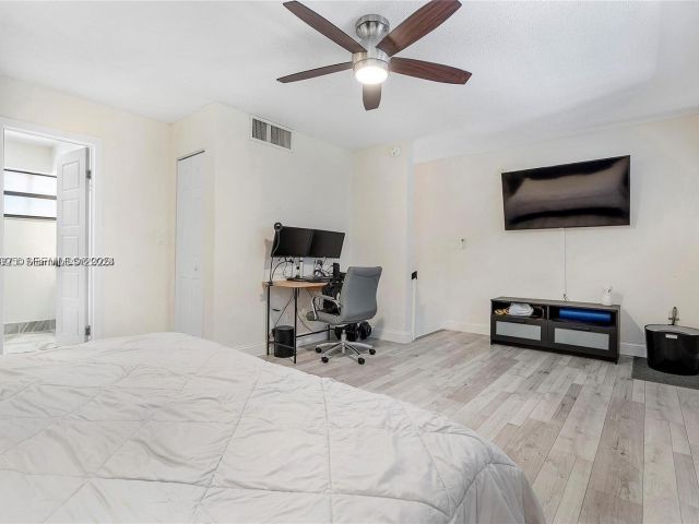 2-bedroom home for rent in Pembroke Pines - 1281 W Fairway Rd - MondialRealty