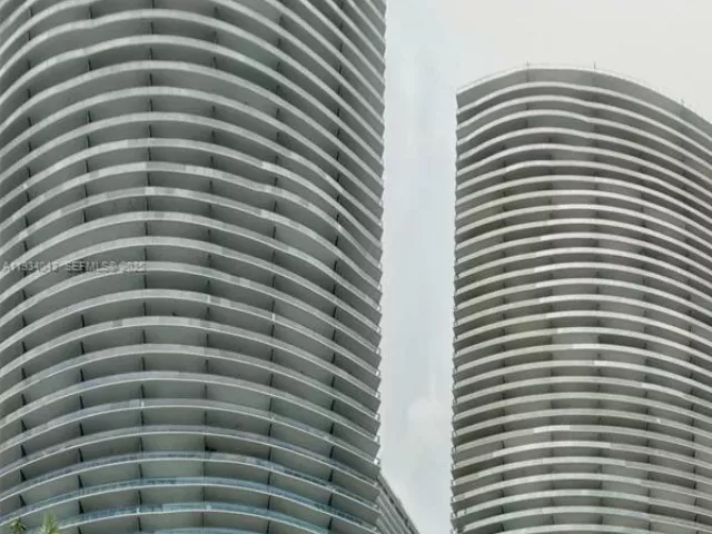 2-bedroom condo for sale in Miami - 480 NE 31st St 3404 - MondialRealty