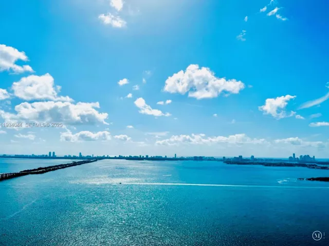 2-bedroom condo for sale in Miami - 480 NE 31st St 3405 - MondialRealty