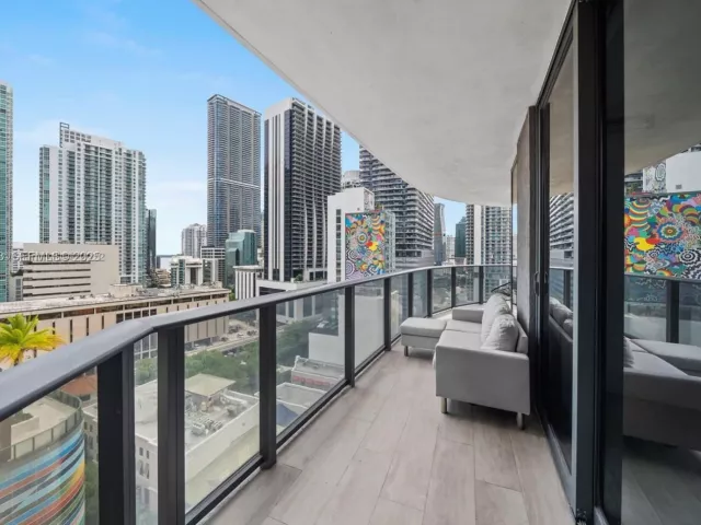 2-bedroom condo for rent in Miami - 45 SW 9th St 1403 - MondialRealty