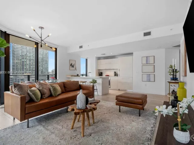 2-bedroom condo for rent in Miami - 45 SW 9th St 1403 - MondialRealty