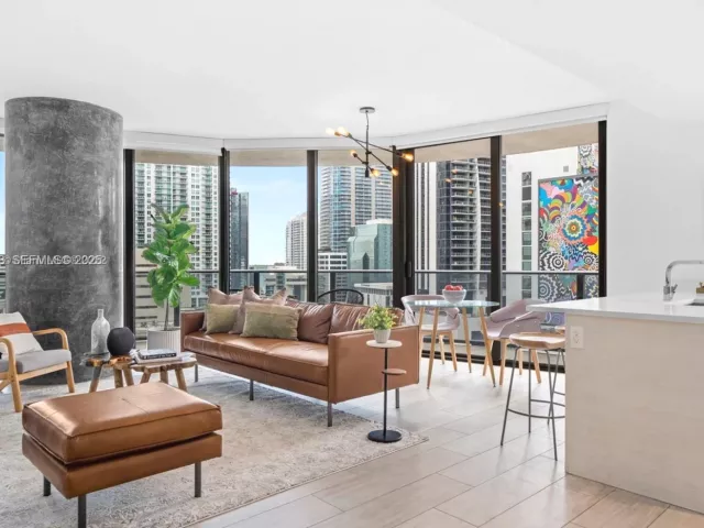 2-bedroom condo for rent in Miami - 45 SW 9th St 1403 - MondialRealty