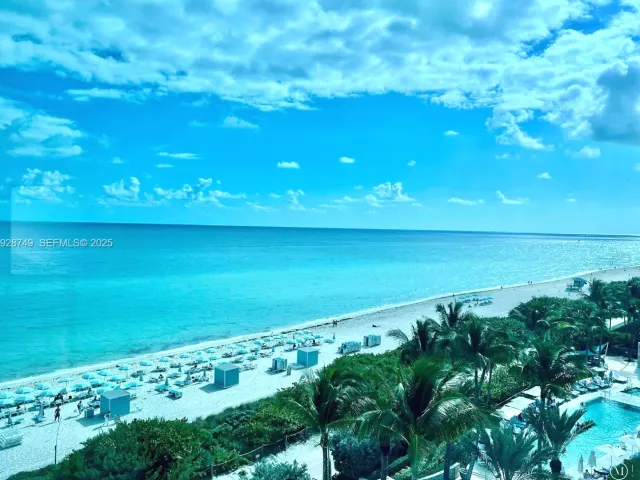 1-bedroom condo for rent in Miami Beach - 6801 Collins Ave 718 - MondialRealty