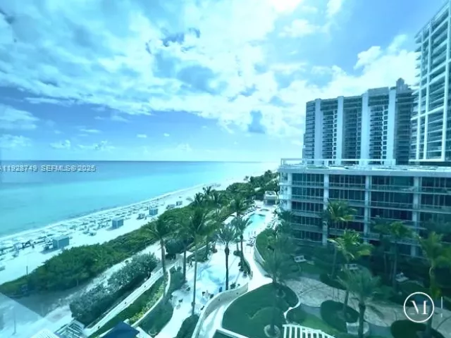 1-bedroom condo for rent in Miami Beach - 6801 Collins Ave 718 - MondialRealty