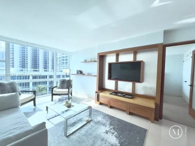 1-bedroom condo for rent in Miami Beach - 6801 Collins Ave 718 - MondialRealty