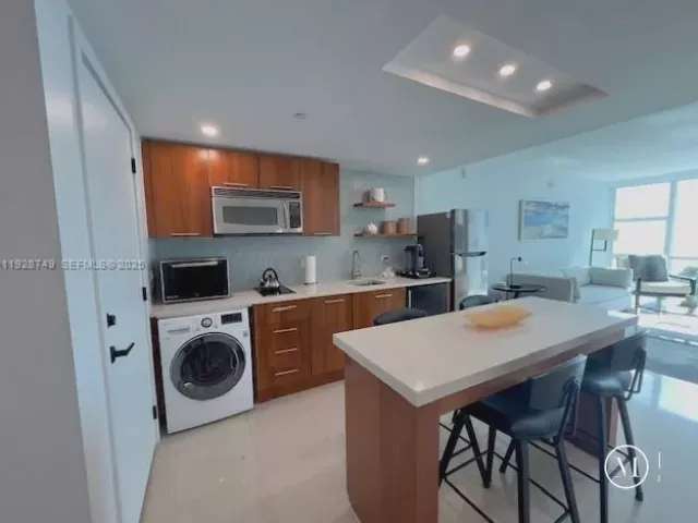 1-bedroom condo for rent in Miami Beach - 6801 Collins Ave 718 - MondialRealty