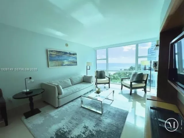 1-bedroom condo for rent in Miami Beach - 6801 Collins Ave 718 - MondialRealty