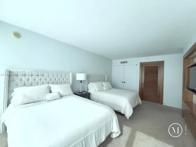 1-bedroom condo for rent in Miami Beach - 6801 Collins Ave 718 - MondialRealty