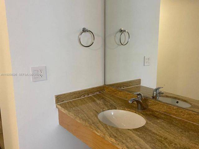 Apartment for rent  Unit #A-1842 - photo 7433795