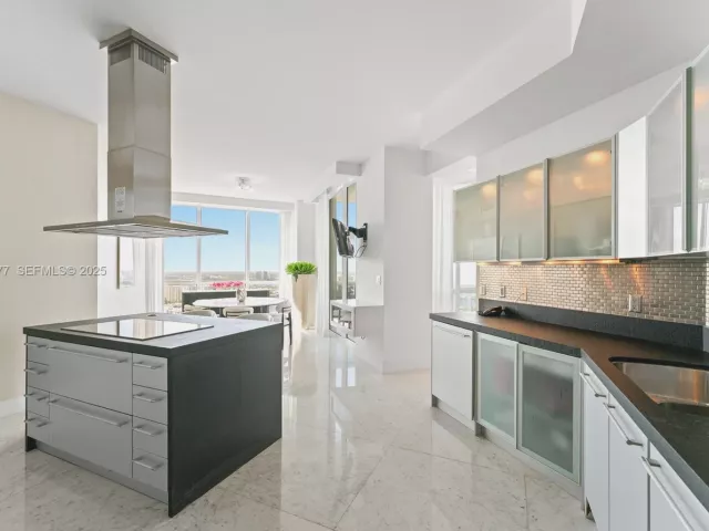 3-bedroom condo for sale in Sunny Isles Beach - 18201 Collins Ave 5001 - MondialRealty