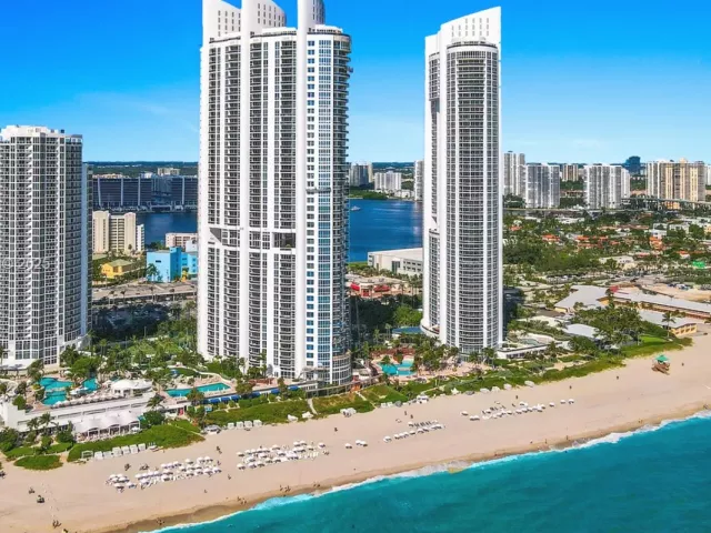 3-bedroom condo for sale in Sunny Isles Beach - 18201 Collins Ave 5001 - MondialRealty