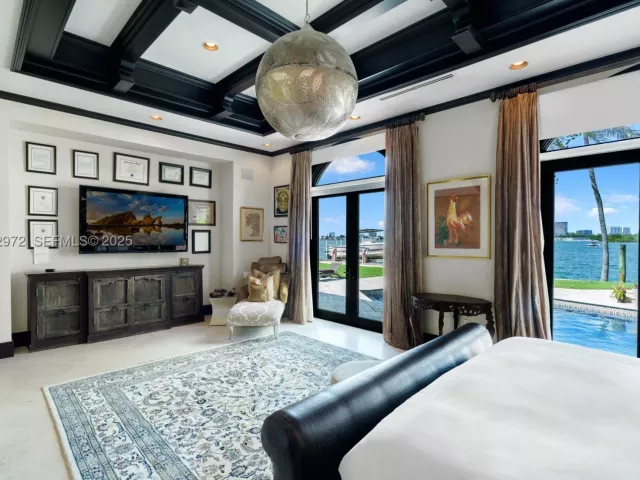 7-bedroom home for sale in Bay Harbor Islands - 10330 W Broadview Dr - MondialRealty