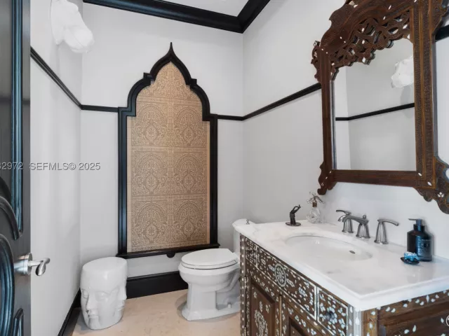 7-bedroom home for sale in Bay Harbor Islands - 10330 W Broadview Dr - MondialRealty