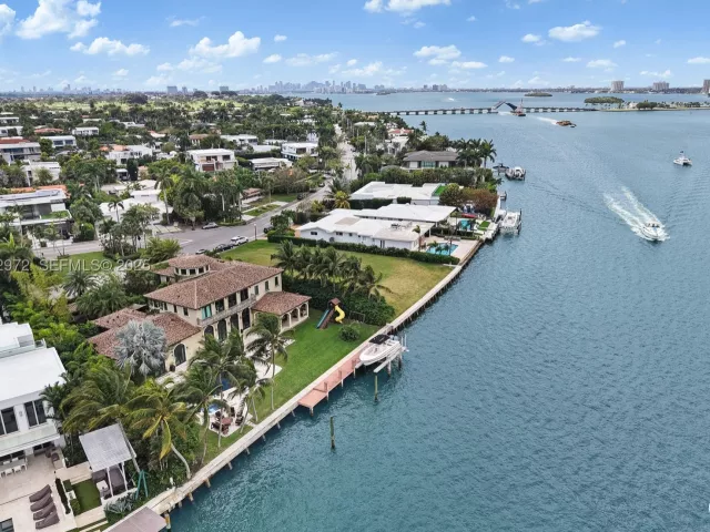 7-bedroom home for sale in Bay Harbor Islands - 10330 W Broadview Dr - MondialRealty