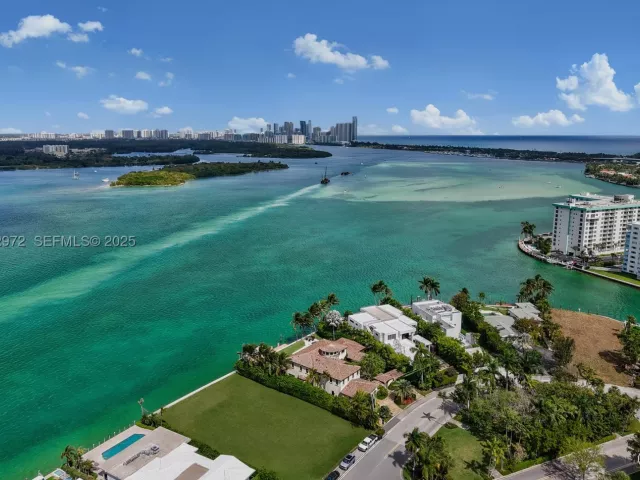 7-bedroom home for sale in Bay Harbor Islands - 10330 W Broadview Dr - MondialRealty