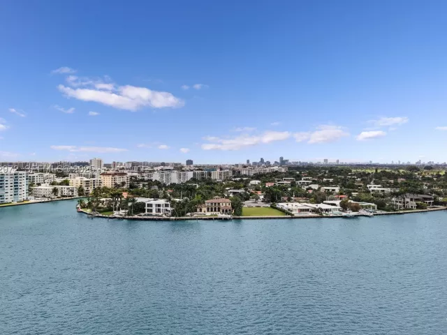 7-bedroom home for sale in Bay Harbor Islands - 10330 W Broadview Dr - MondialRealty