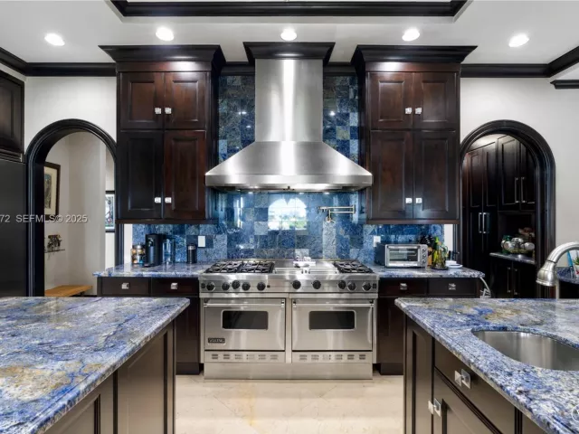 7-bedroom home for sale in Bay Harbor Islands - 10330 W Broadview Dr - MondialRealty