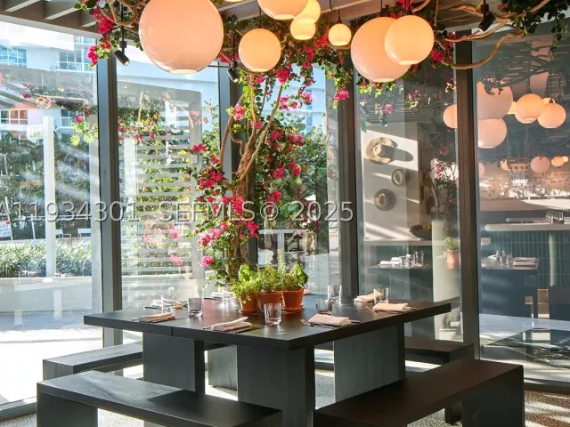 2-bedroom condo for sale in Miami Beach - 500 Alton Rd 1602 - MondialRealty