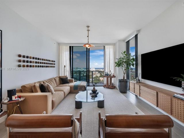 Apartment for sale  Unit #1602 - photo 6924259