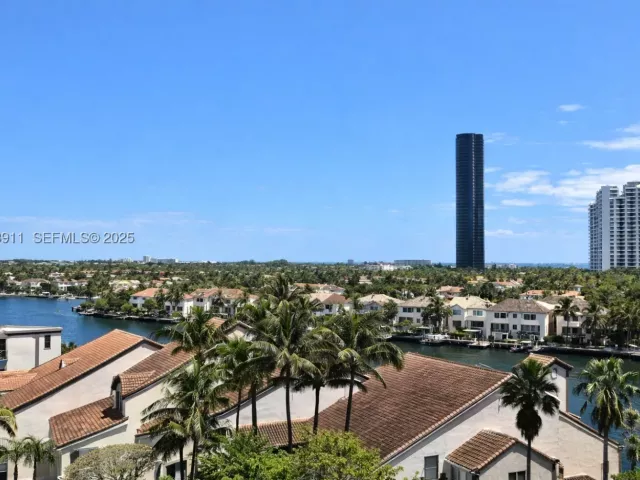 2-bedroom condo for sale in Aventura - 19355 Turnberry Way 5B - MondialRealty