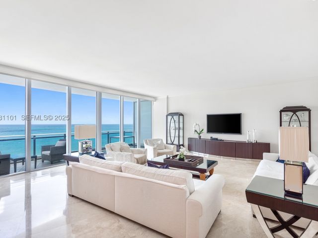 3-bedroom condo for sale in Bal Harbour - 10295 Collins Ave 803 - MondialRealty