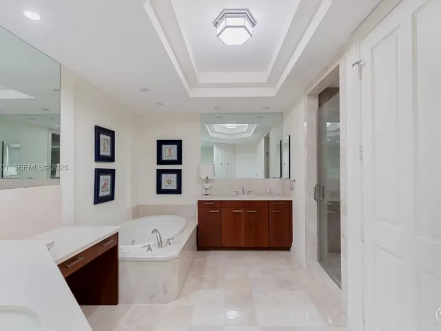 3-bedroom condo for sale in Bal Harbour - 10295 Collins Ave 803 - MondialRealty