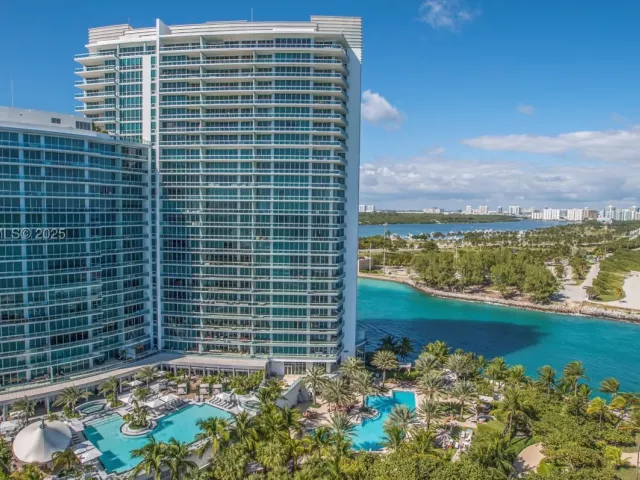 3-bedroom condo for sale in Bal Harbour - 10295 Collins Ave 803 - MondialRealty