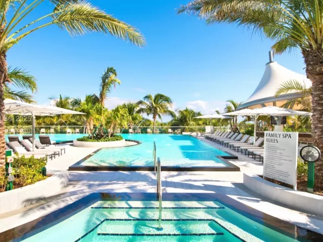 3-bedroom condo for sale in Bal Harbour - 10295 Collins Ave 803 - MondialRealty