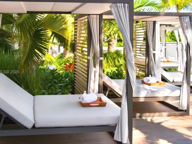 3-bedroom condo for sale in Bal Harbour - 10295 Collins Ave 803 - MondialRealty