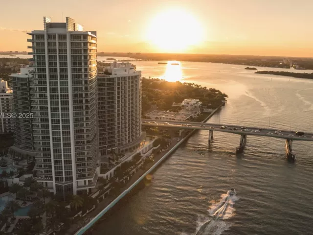 3-bedroom condo for sale in Bal Harbour - 10295 Collins Ave 803 - MondialRealty