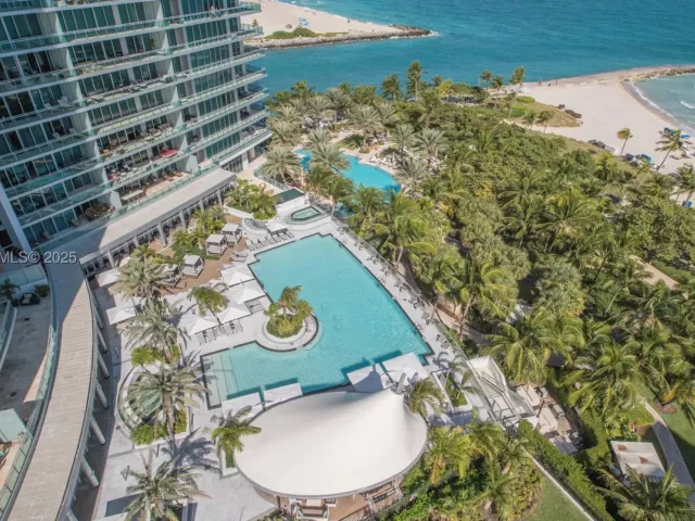 3-bedroom condo for sale in Bal Harbour - 10295 Collins Ave 803 - MondialRealty