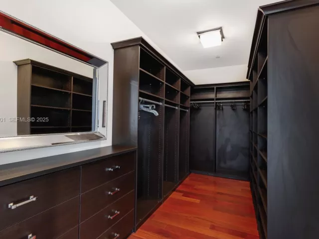 3-bedroom condo for sale in Bal Harbour - 10295 Collins Ave 803 - MondialRealty