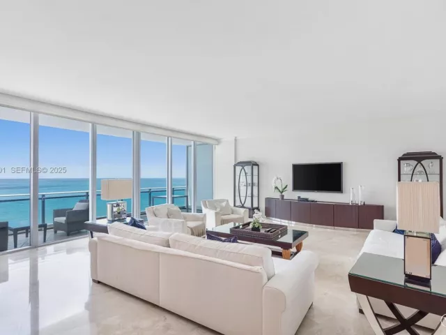 3-bedroom condo for sale in Bal Harbour - 10295 Collins Ave 803 - MondialRealty