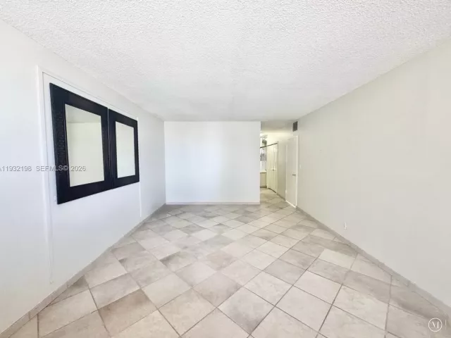 2-bedroom condo for sale in Hollywood - 3725 S Ocean Dr 508 - MondialRealty