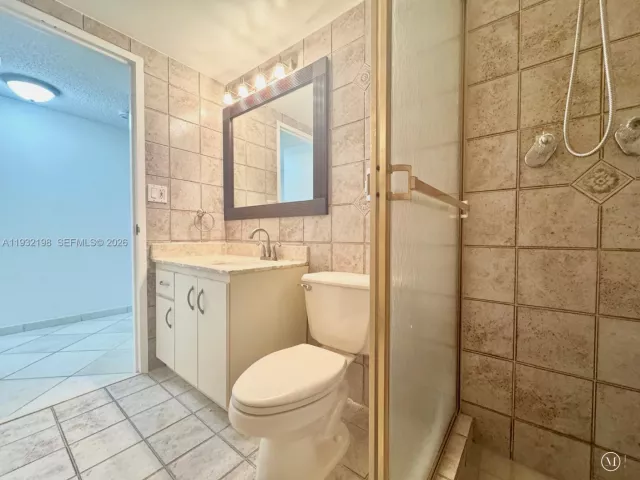 2-bedroom condo for sale in Hollywood - 3725 S Ocean Dr 508 - MondialRealty