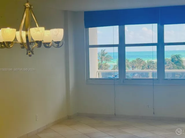 2-bedroom condo for sale in Hollywood - 3725 S Ocean Dr 508 - MondialRealty