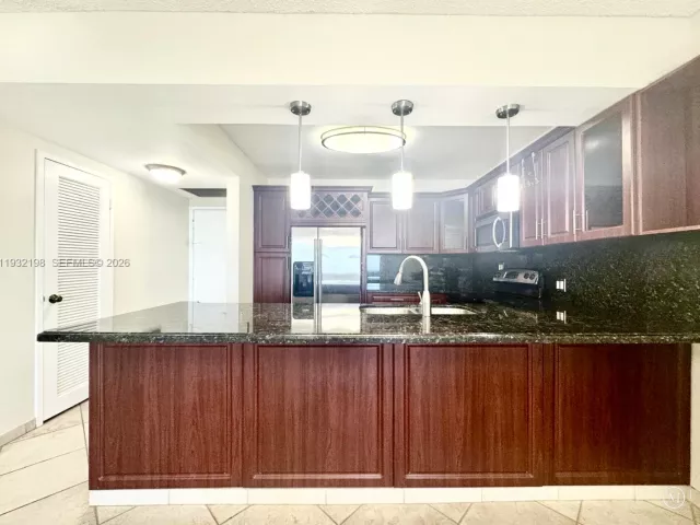 2-bedroom condo for sale in Hollywood - 3725 S Ocean Dr 508 - MondialRealty