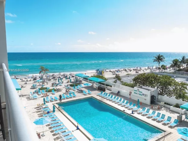 2-bedroom condo for sale in Hollywood - 3725 S Ocean Dr 508 - MondialRealty