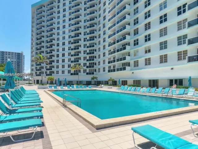 2-bedroom condo for sale in Hollywood - 3725 S Ocean Dr 508 - MondialRealty