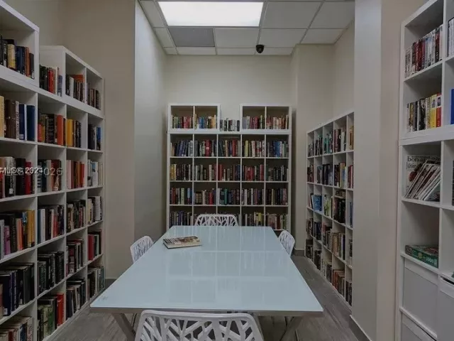 2-bedroom condo for sale in Hollywood - 3725 S Ocean Dr 508 (AVAILABLE) - MondialRealty