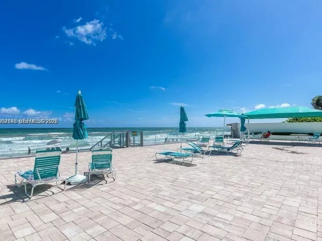 2-bedroom condo for sale in Hollywood - 3725 S Ocean Dr 508 - MondialRealty