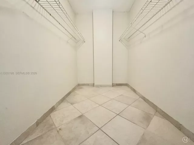 2-bedroom condo for sale in Hollywood - 3725 S Ocean Dr 508 - MondialRealty