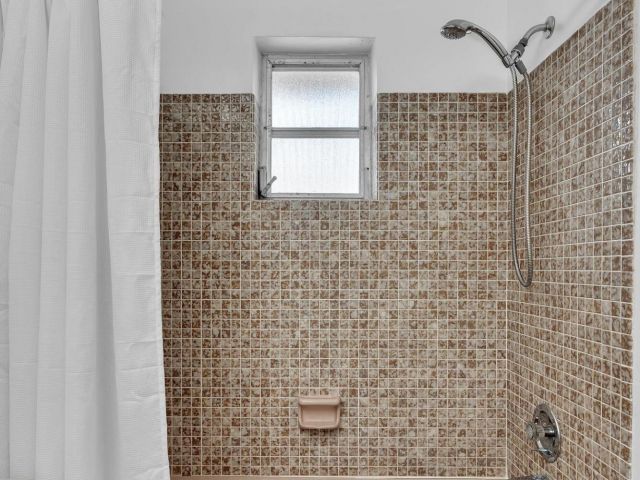 Home for rent at 313 NW 42nd Street - photo 6924002