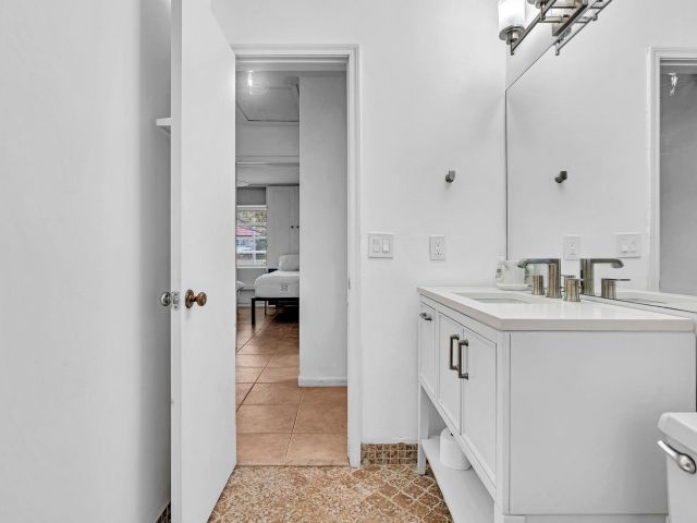 Home for rent at 313 NW 42nd Street - photo 6924003