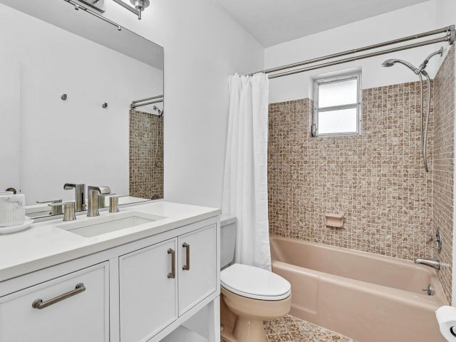 Home for rent at 313 NW 42nd Street - photo 6924004