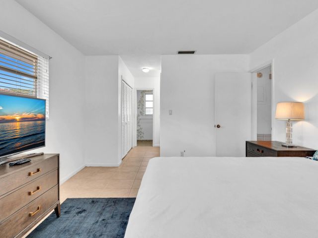 Home for rent at 313 NW 42nd Street - photo 6924011