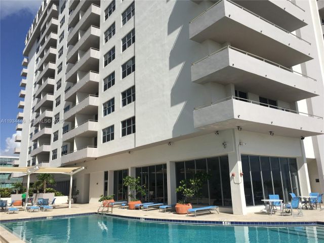 1-bedroom condo for rent in Surfside - 9225 Collins Ave 305 - MondialRealty