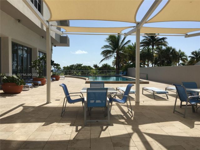 1-bedroom condo for rent in Surfside - 9225 Collins Ave 305 - MondialRealty