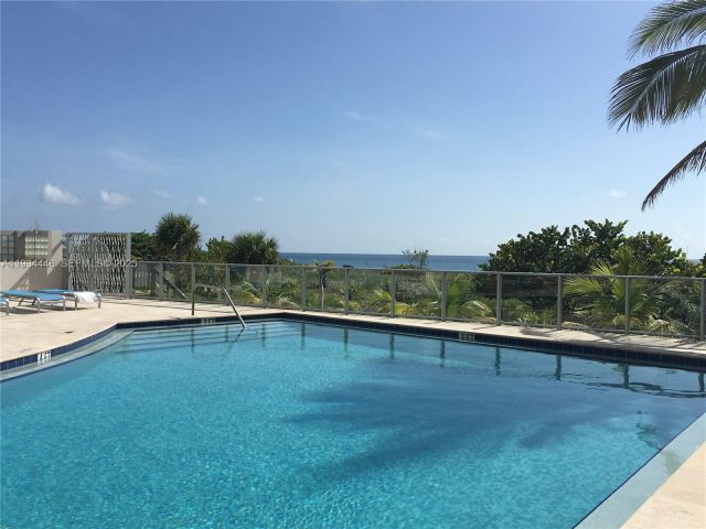 1-bedroom condo for rent in Surfside - 9225 Collins Ave 305 - MondialRealty